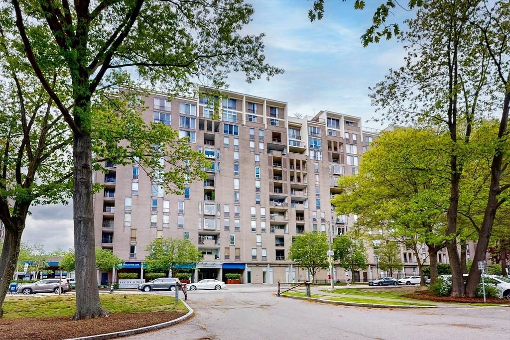 33 Pond Ave - Photo 1