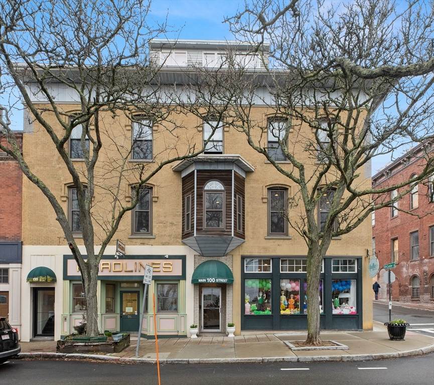 100-102 Main St - Photo 1