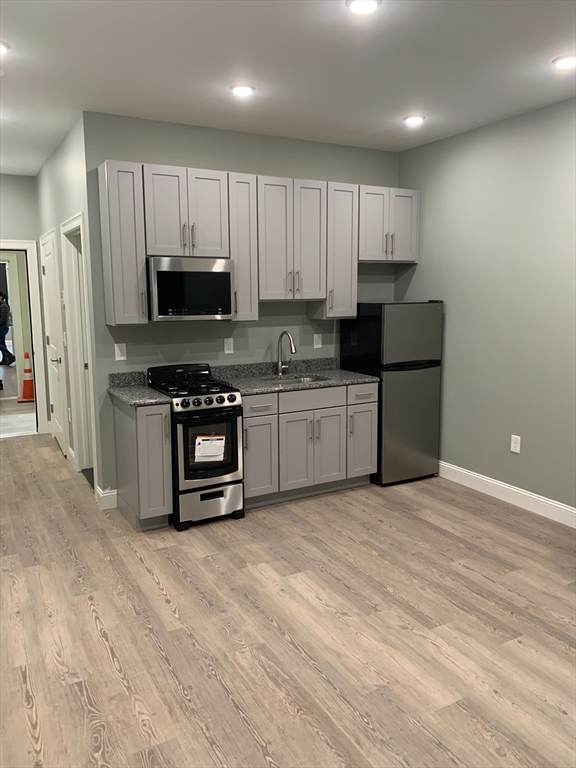 14 Yeamans St - Photo 1