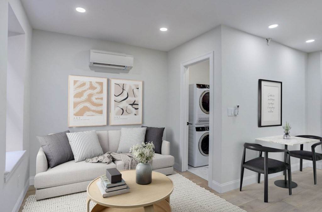 15-19 Bartlett Pl. - Photo 1