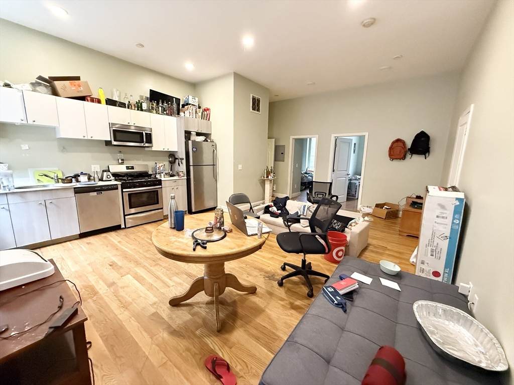 https://bt-photos.global.ssl.fastly.net/mlspin/orig_boomver_1_73378235_2.jpg