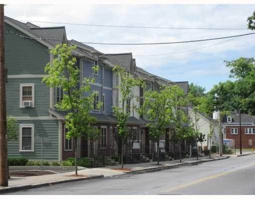 94 Barton St - Photo 1