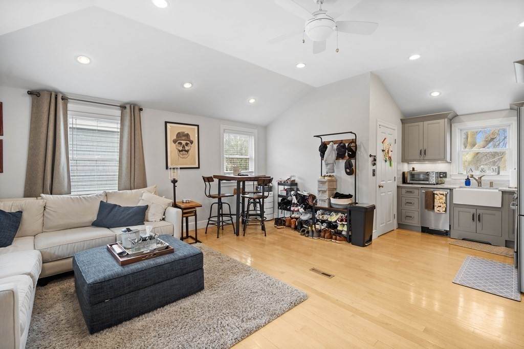 64 Ashland St - Photo 1