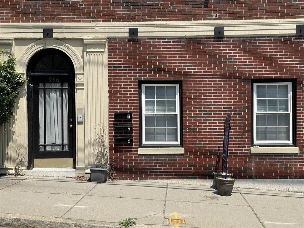 996 Chestnut Street - Photo 1
