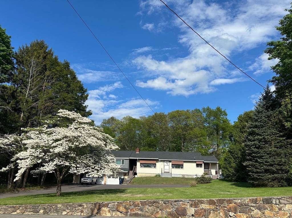 211 Stevens St - Photo 1