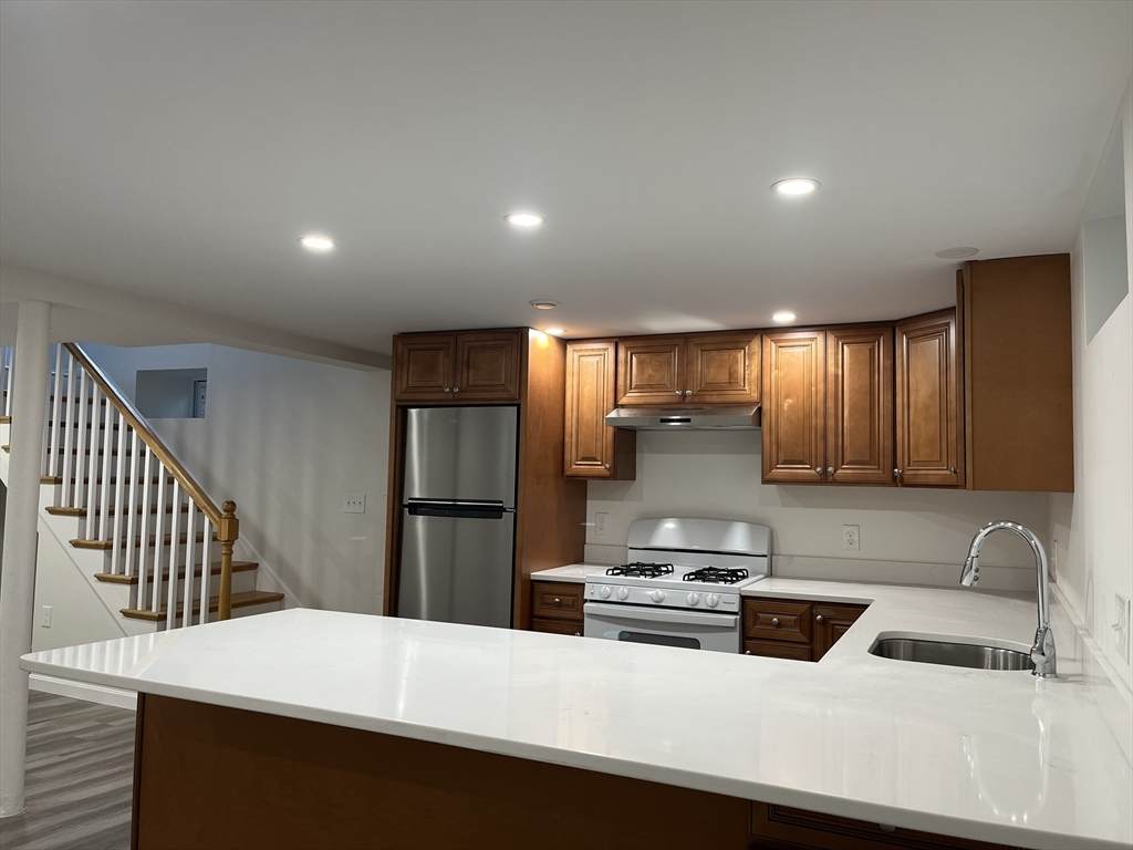 7 Lexington Ave - Photo 1