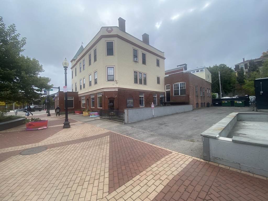 567 Talbot Ave - Photo 1