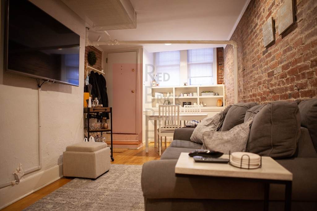 76 Phillips St - Photo 1