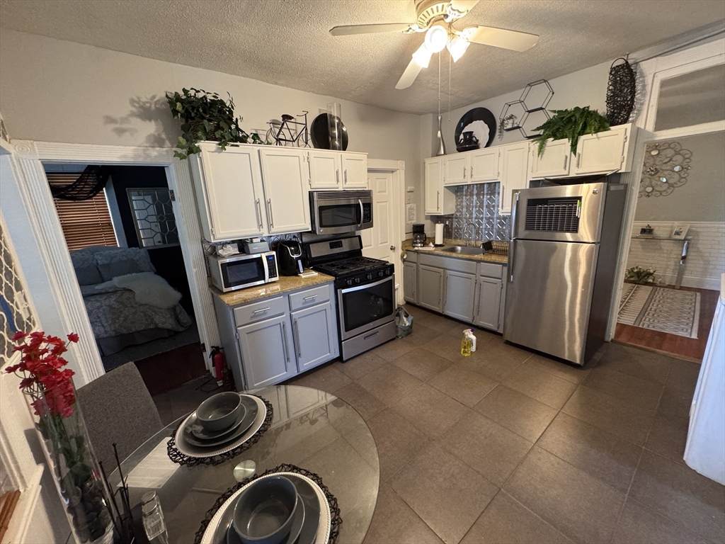 40 Arbutus St - Photo 1