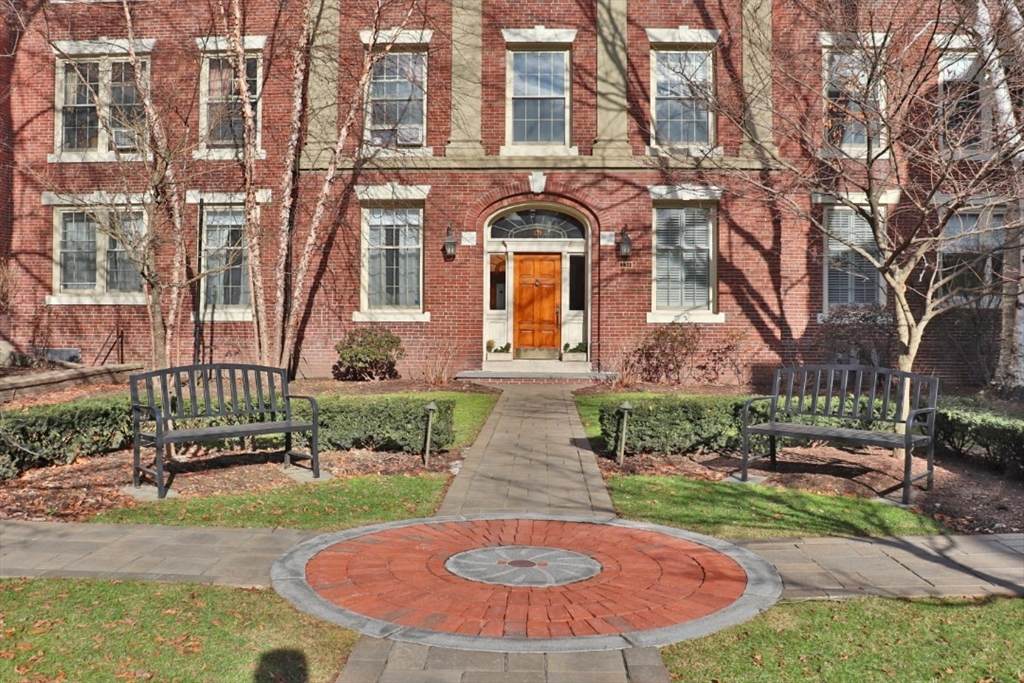 141 Beaconsfield Rd. - Photo 1