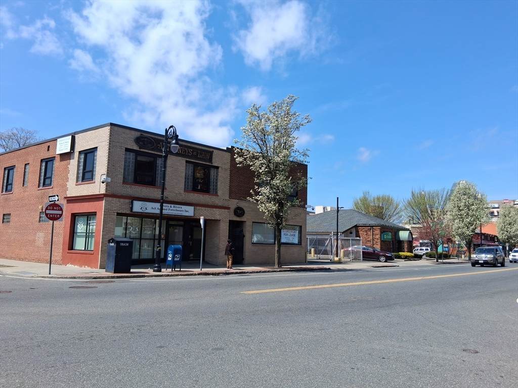 924 Main St - Photo 1