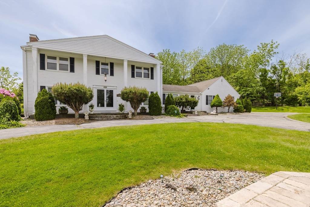 129 Lawrence Dr - Photo 1