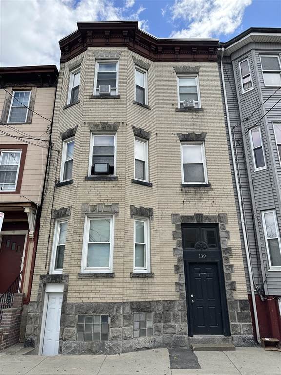 139 London Street - Photo 1