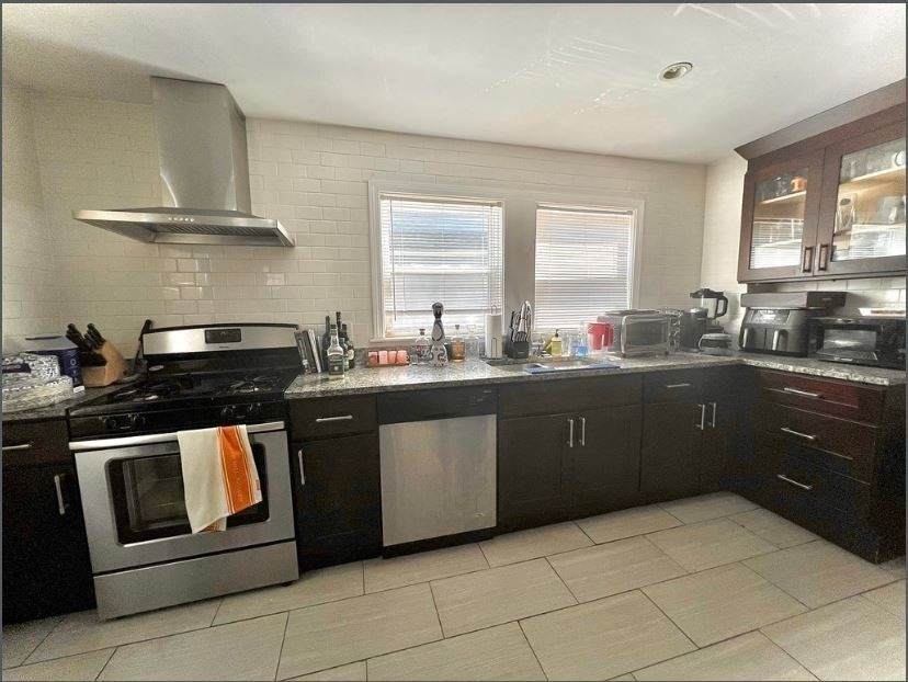 224 Arlington - Photo 1