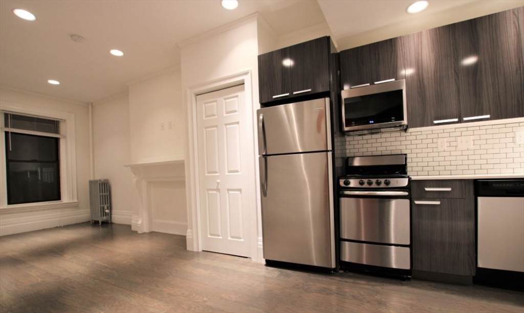 270 Newbury St - Photo 1