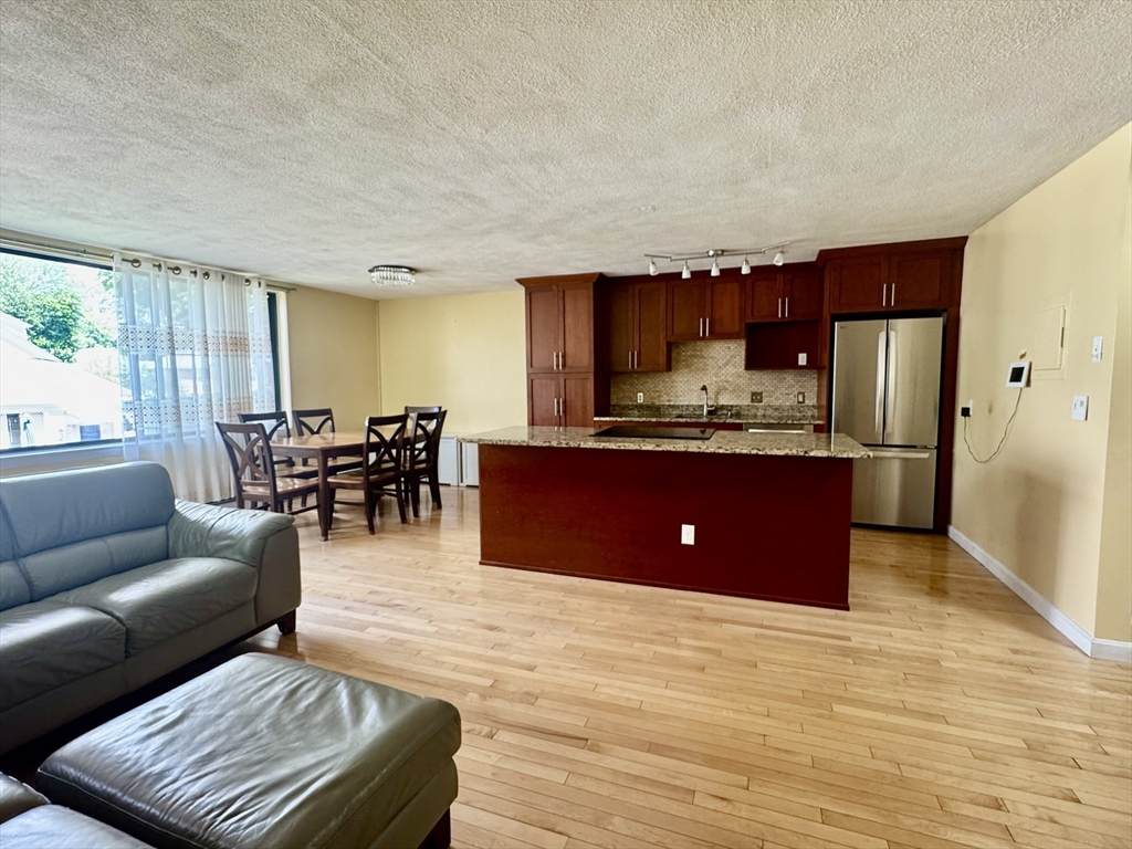 935 Washington St - Photo 1