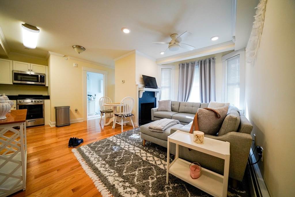 219 Commonwealth Ave - Photo 1