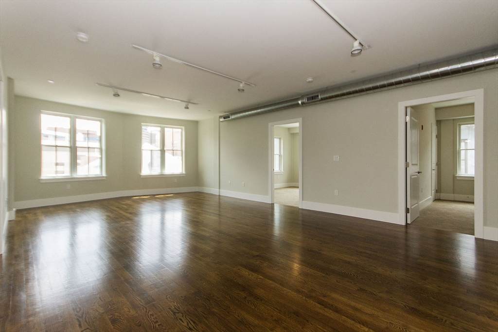 10 St. George Street - Photo 1