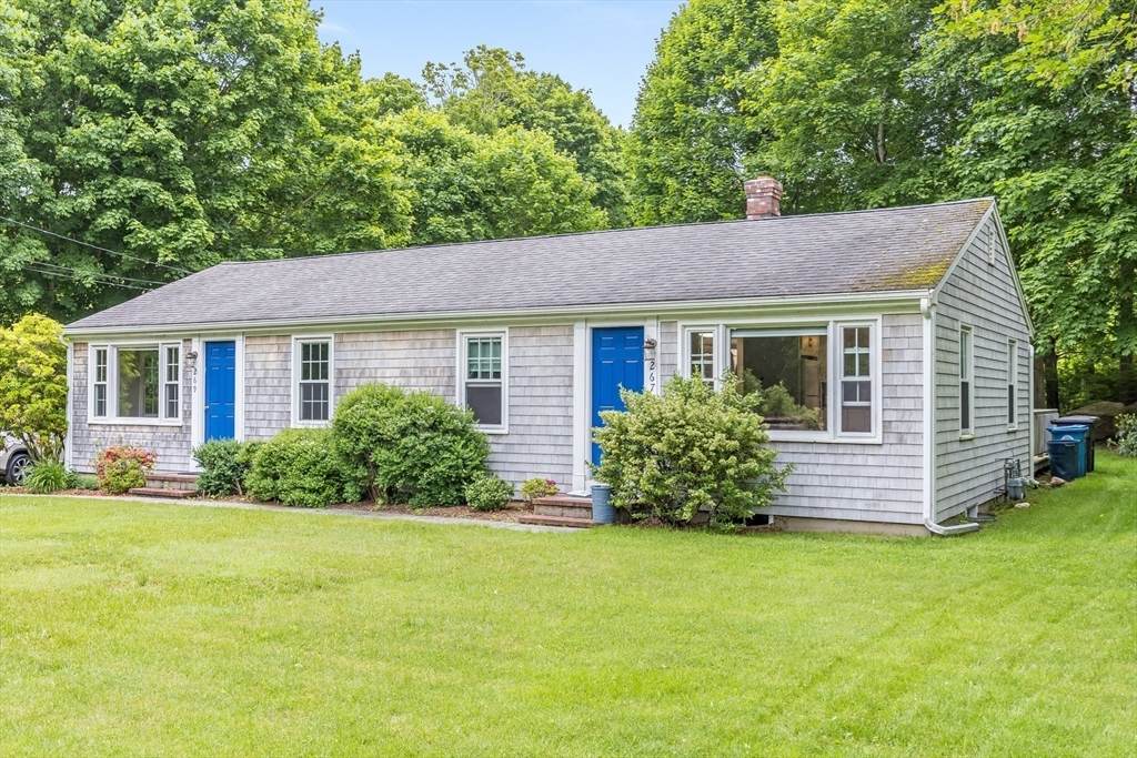 267 N Falmouth Hwy - Photo 1