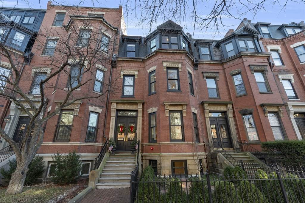 352 Marlborough St - Photo 1