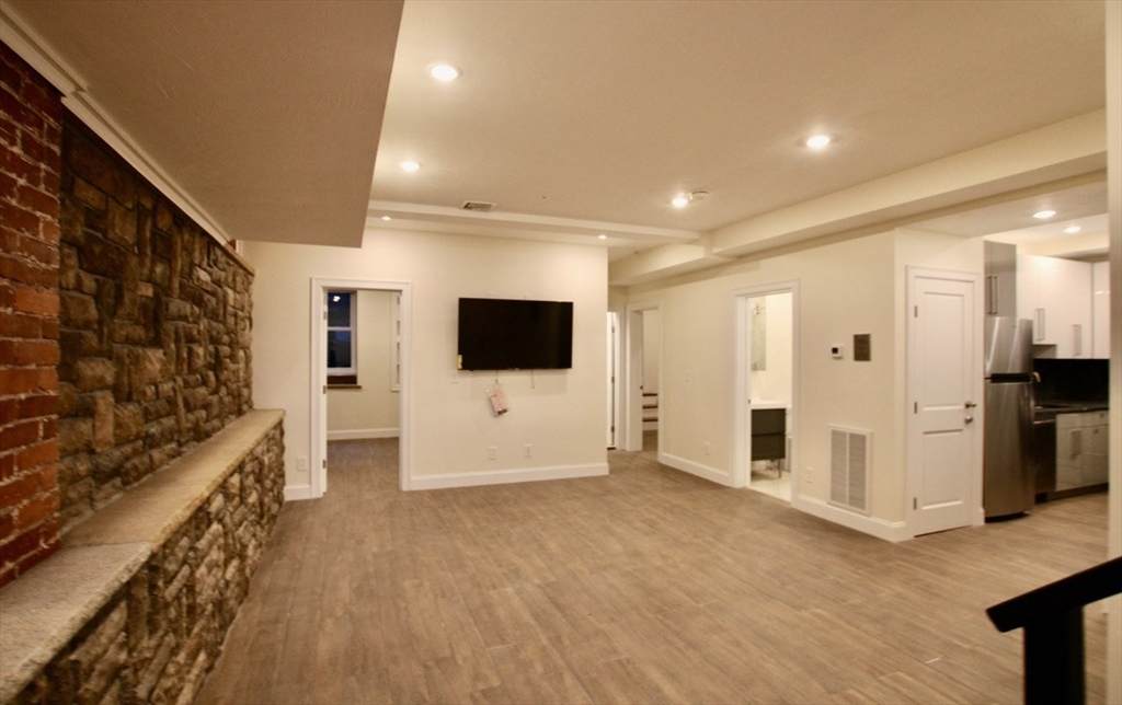 1616 Beacon St - Photo 1