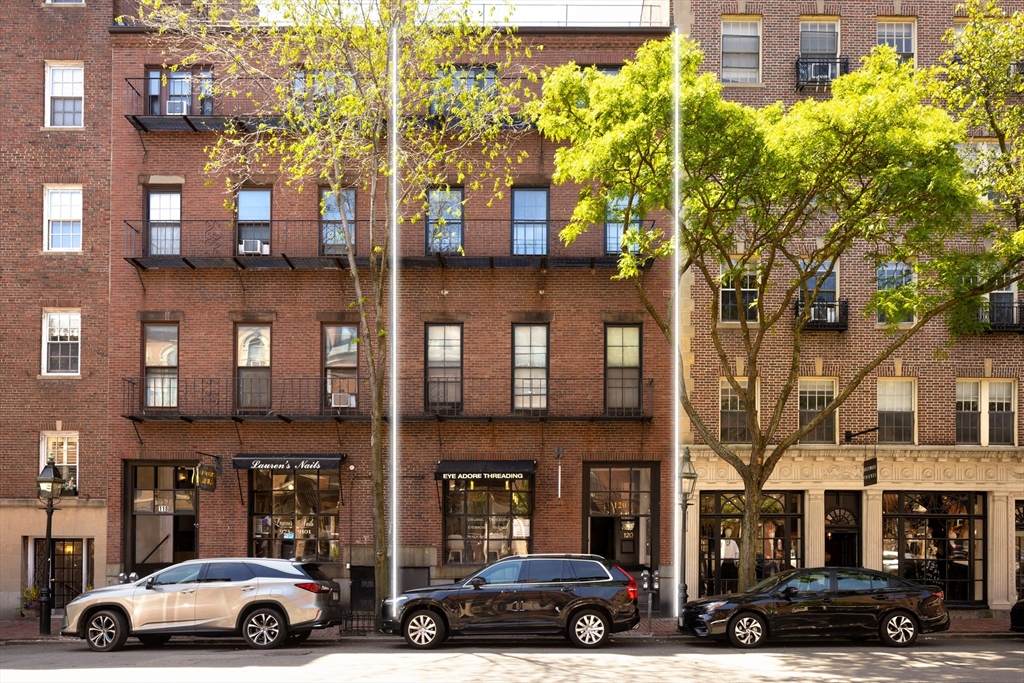 120 Charles Street - Photo 1