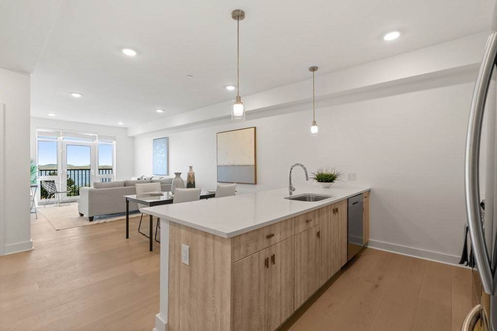 917 Bennington St - Photo 1