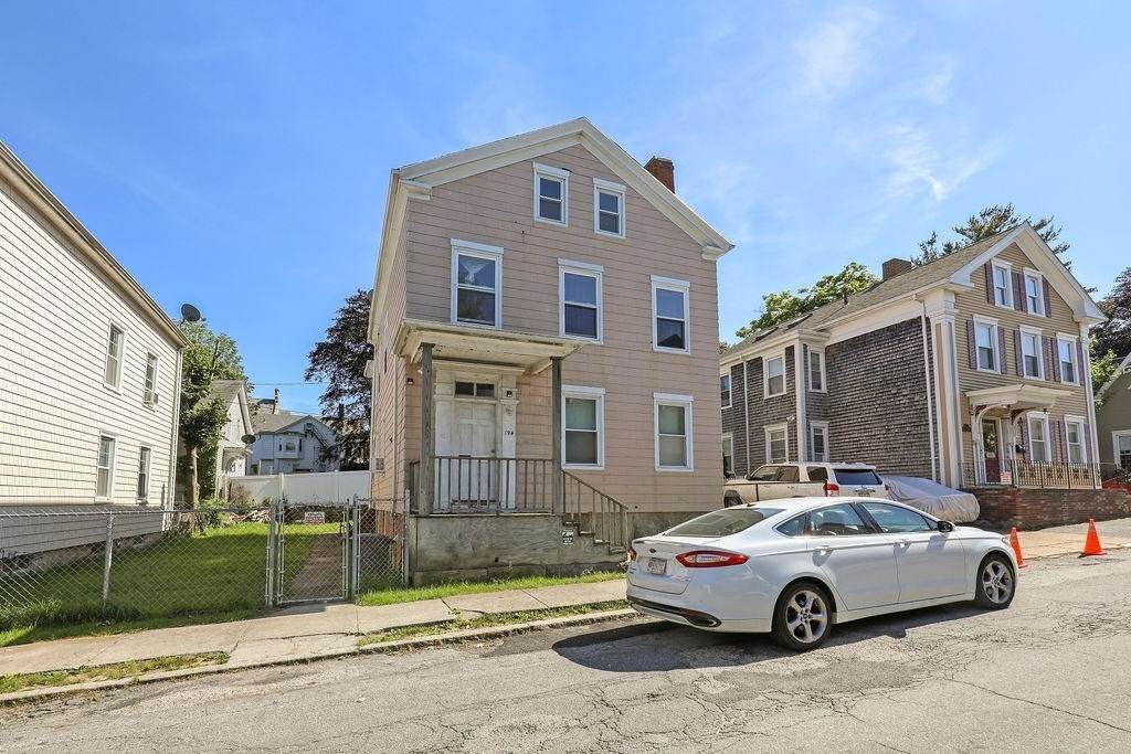 194 Maxfield St - Photo 1