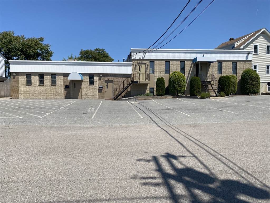 862 Charles - Photo 1