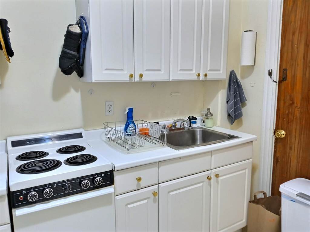1382 Beacon - Photo 1