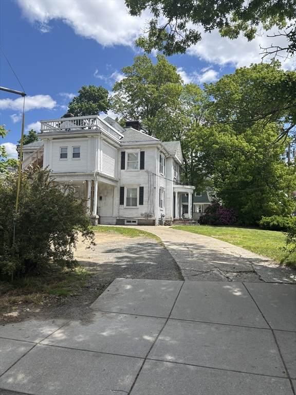 215 West Elm St - Photo 1