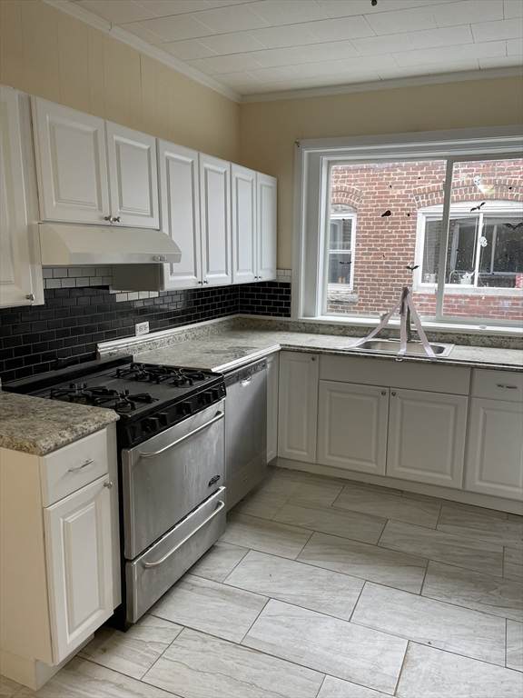 811 Washington - Photo 1