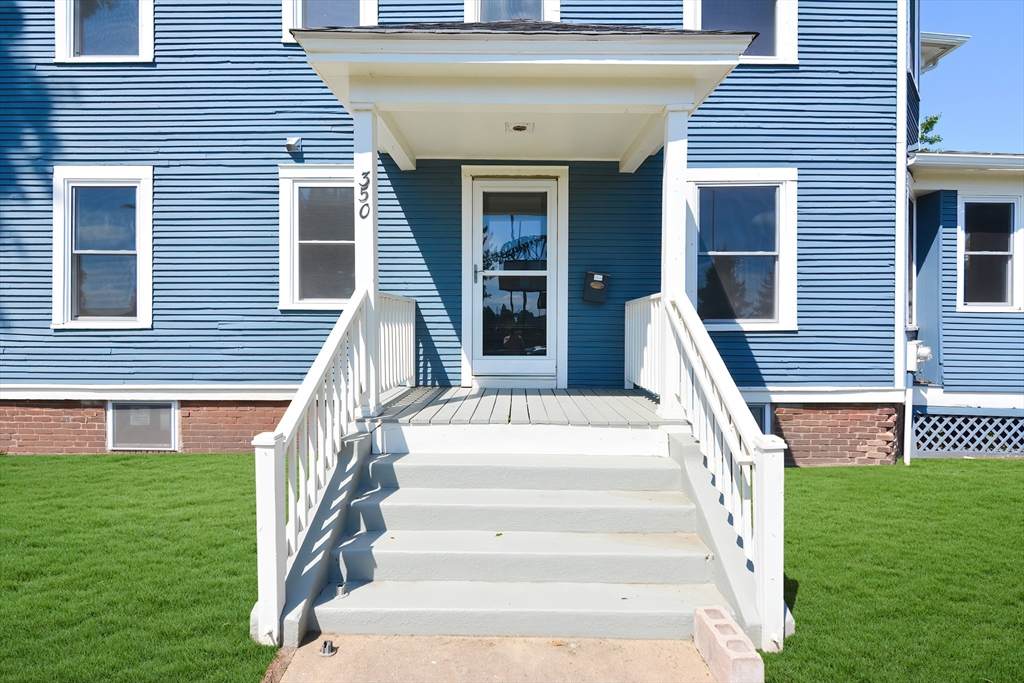 350 King St - Photo 1
