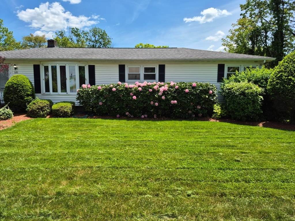 585 Burncoat St - Photo 1