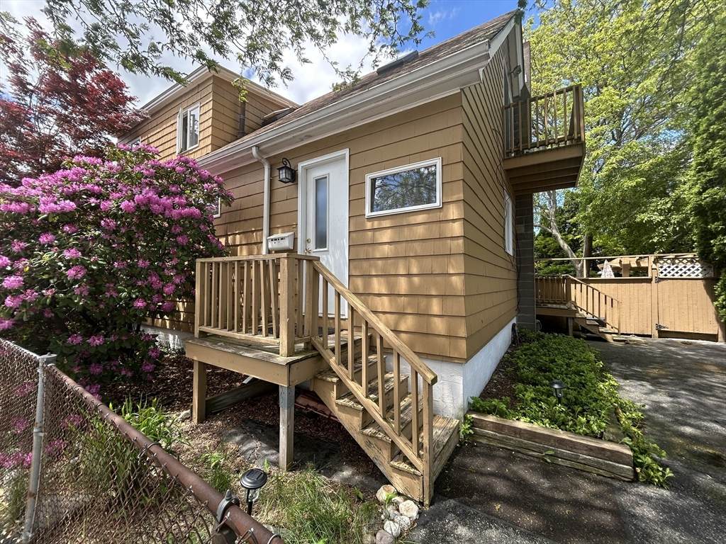 370 Main St - Photo 1