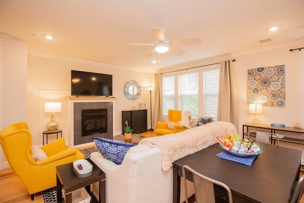 1008 Tremont St - Photo 1