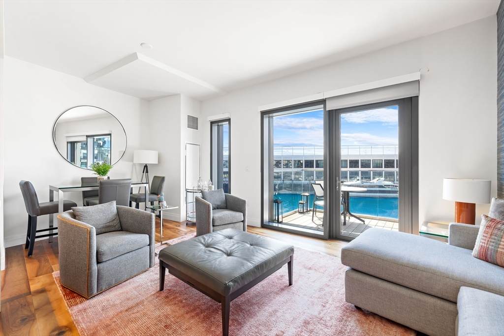 300 Pier 4 Blvd - Photo 1