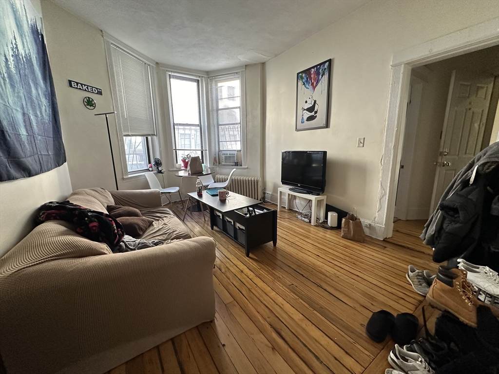 54 Burbank St - Photo 1