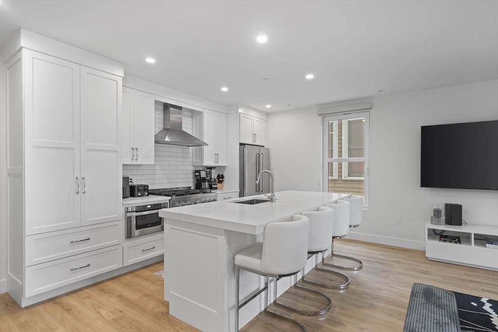 326 W Broadway - Photo 1