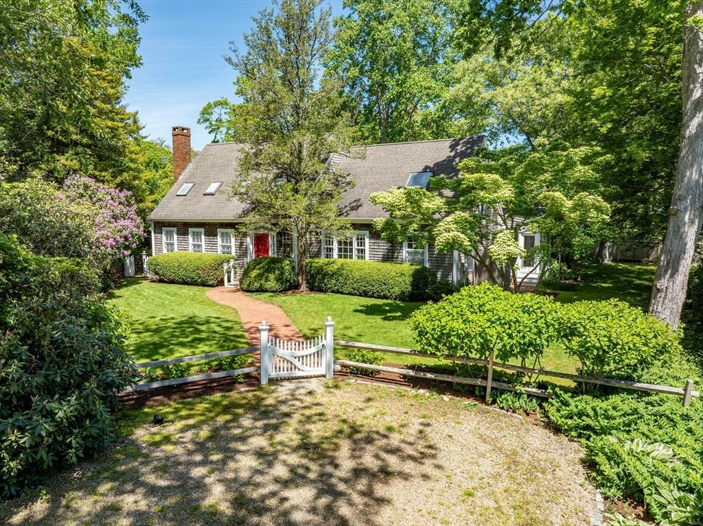 21 Woodlawn Ave - Photo 1