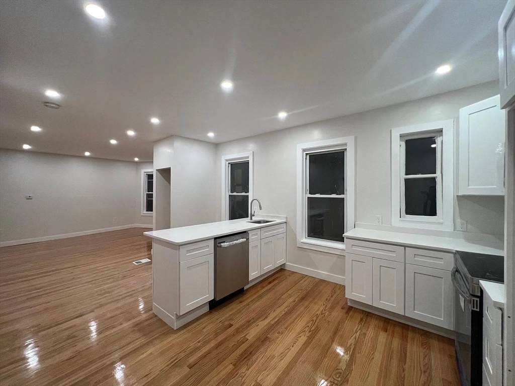 69 School St - Photo 1