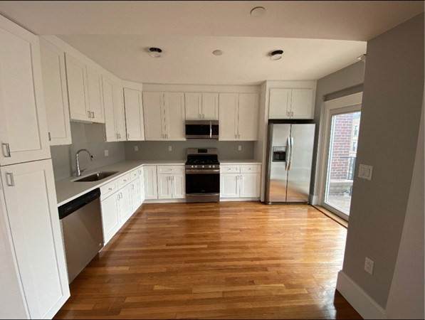 190 Kelton St - Photo 1