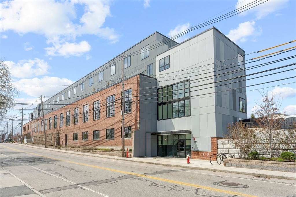 385 Pleasant St - Photo 1