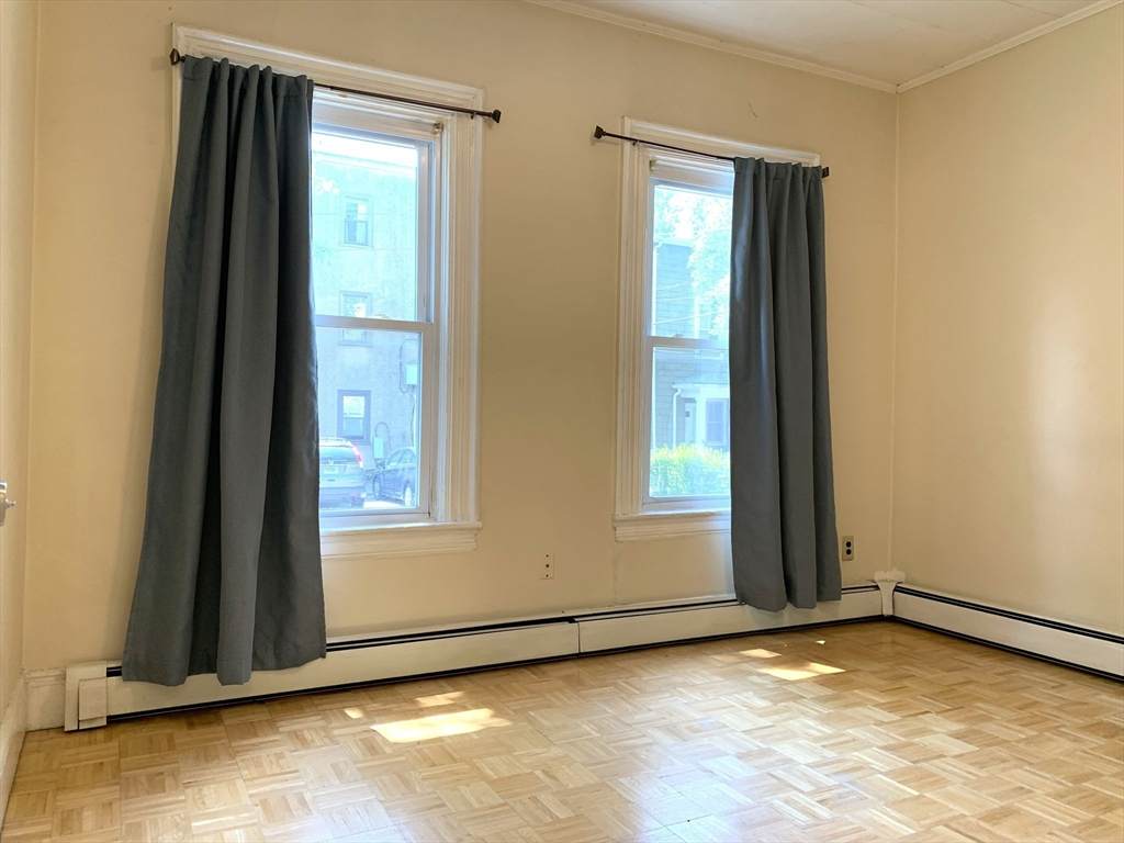 12 Evergreen Sq - Photo 1