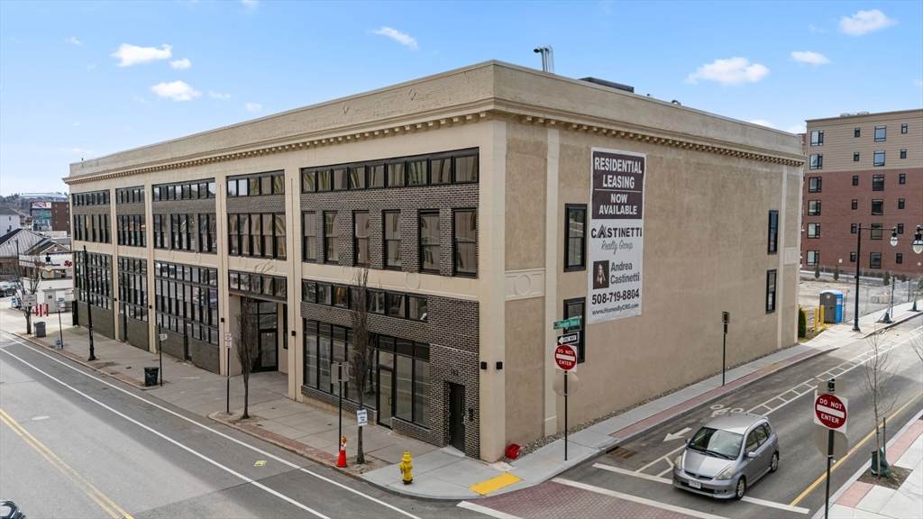 153 Green St - Photo 1