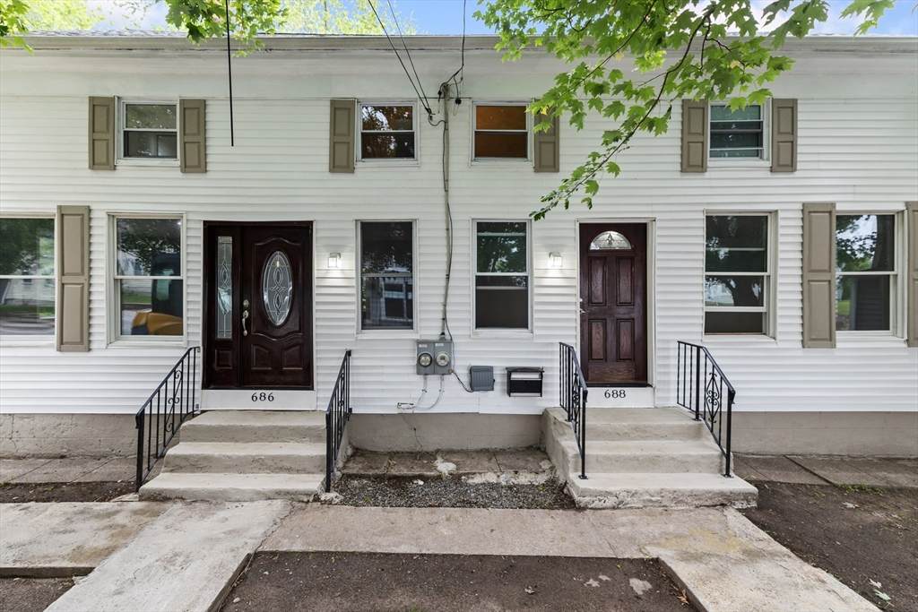 686-688 East Ave - Photo 1
