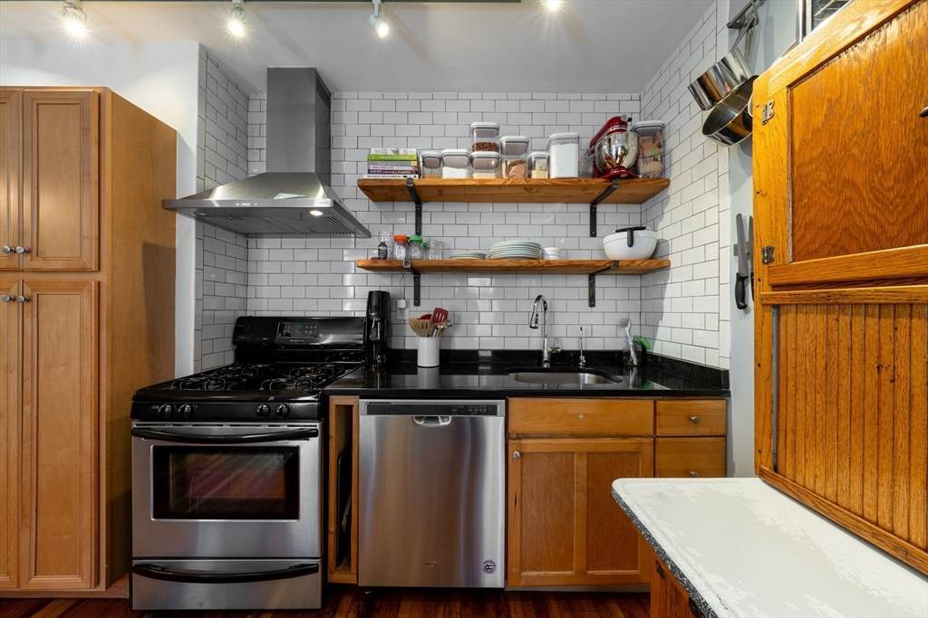 77 Columbus Ave - Photo 1
