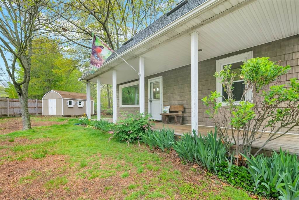 587 Essex Ave - Photo 1