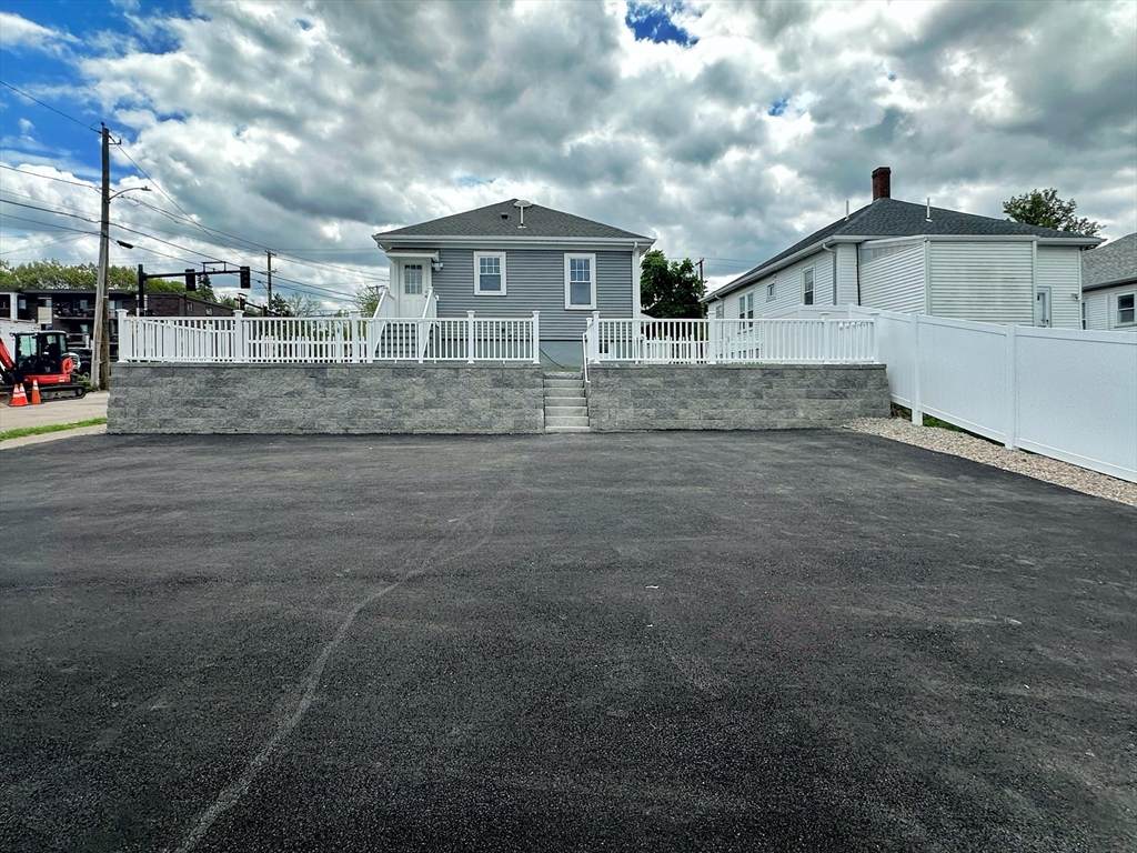 338 Sea St - Photo 1