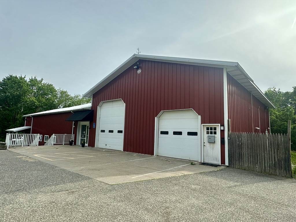 185 Miller St - Photo 1